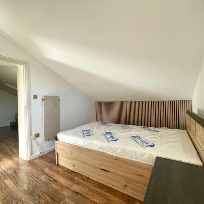 renovirani-dvoetazni-apartman-u-blizini-lijepih-plaza16