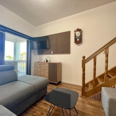 renovirani-dvoetazni-apartman-u-blizini-lijepih-plaza6